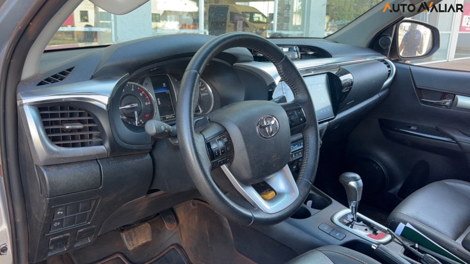 TOYOTA HILUX 2.8 D-4D TURBO DIESEL CD SRV 4X4 AUTOM&Aacute;TICO