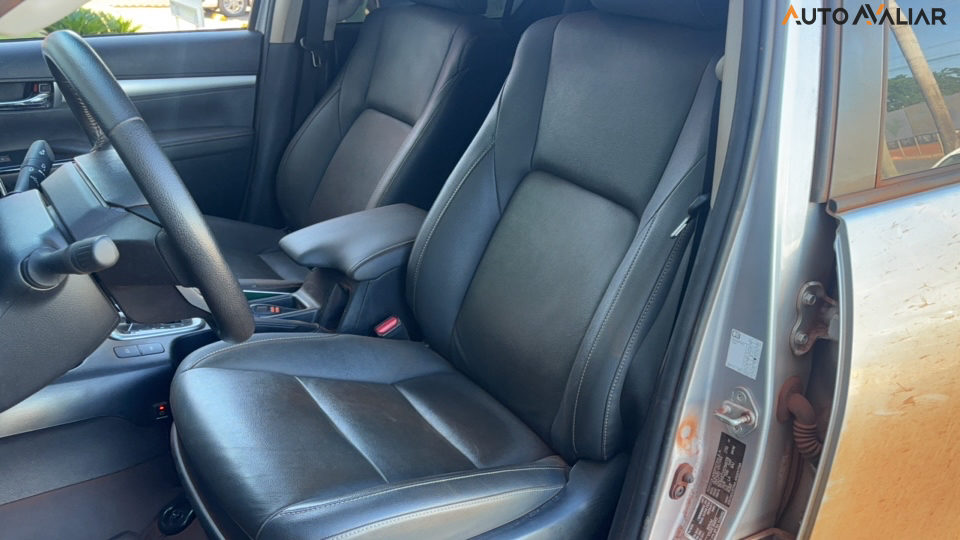 TOYOTA HILUX 2.8 D-4D TURBO DIESEL CD SRV 4X4 AUTOM&Aacute;TICO