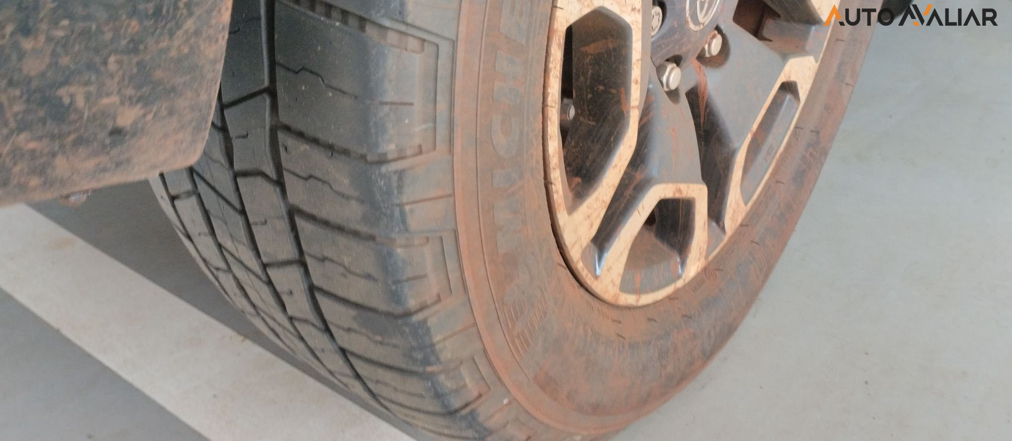 TOYOTA HILUX 2.8 D-4D TURBO DIESEL CD SRX 4X4 AUTOM&Aacute;TICO