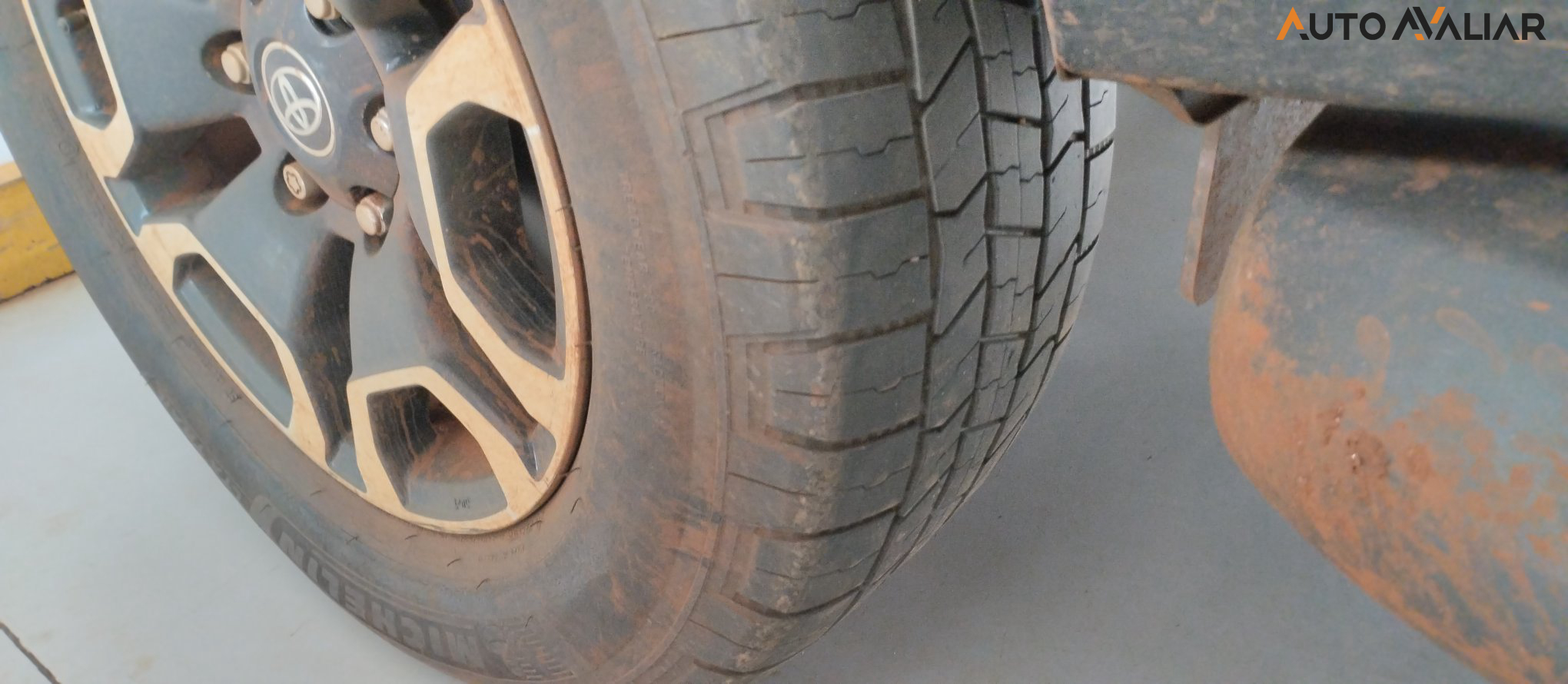 TOYOTA HILUX 2.8 D-4D TURBO DIESEL CD SRX 4X4 AUTOM&Aacute;TICO