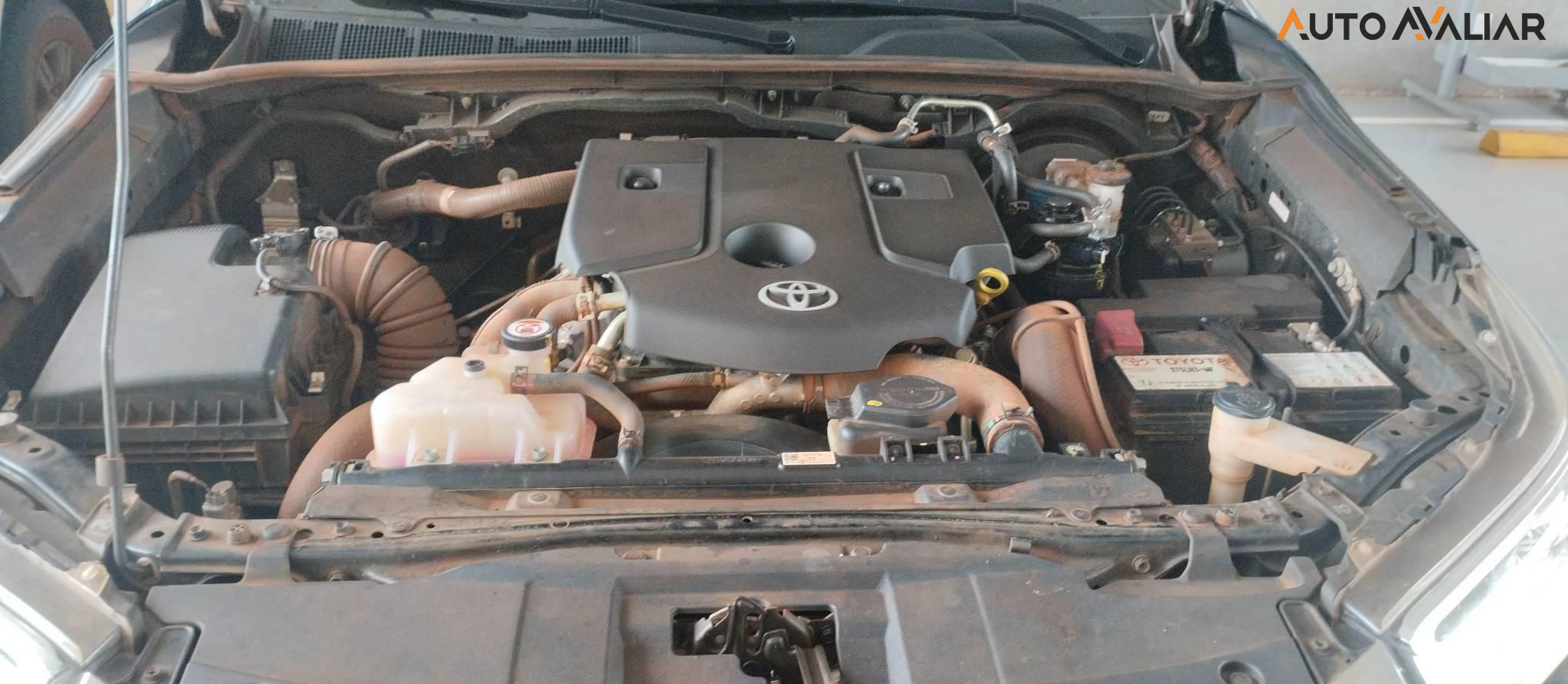 TOYOTA HILUX 2.8 D-4D TURBO DIESEL CD SRX 4X4 AUTOM&Aacute;TICO