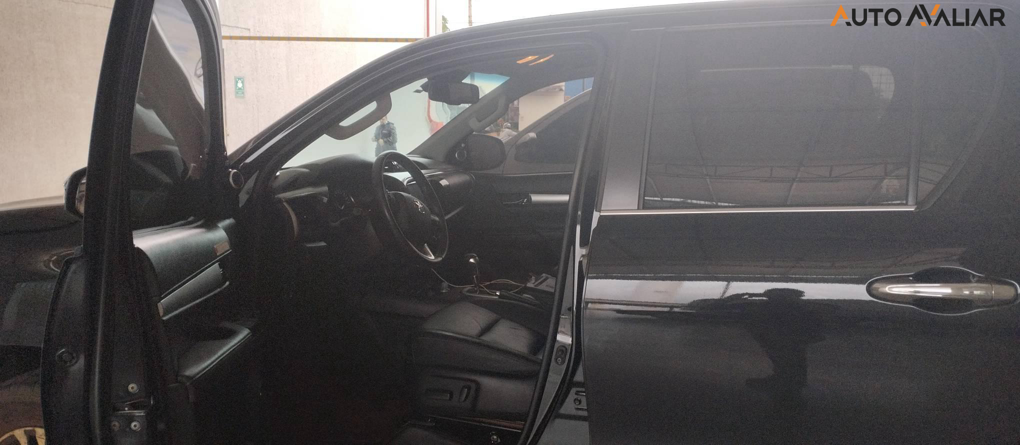 TOYOTA HILUX 2.8 D-4D TURBO DIESEL CD SRX 4X4 AUTOM&Aacute;TICO