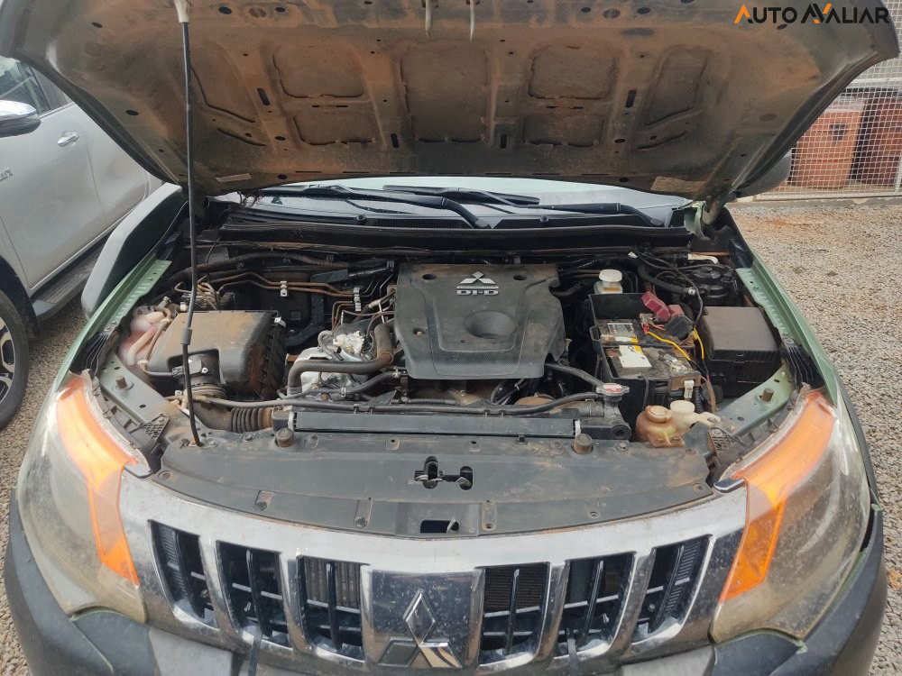 MITSUBISHI L200 SAVANA GLS 2.4 4x4 DIE. AUT.