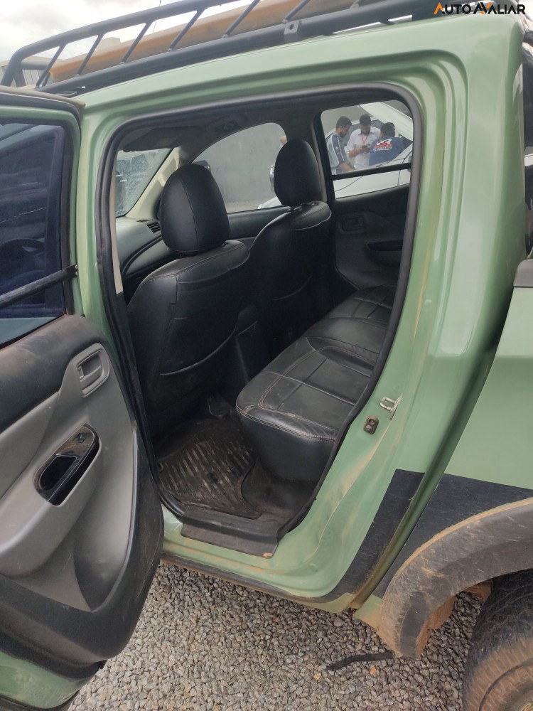 MITSUBISHI L200 SAVANA GLS 2.4 4x4 DIE. AUT.