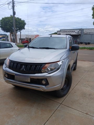 MITSUBISHI L200 TRITON  2.4 16V TURBO DIESEL SPORT GL CD 4P 4X4 AUTOMÁTICO