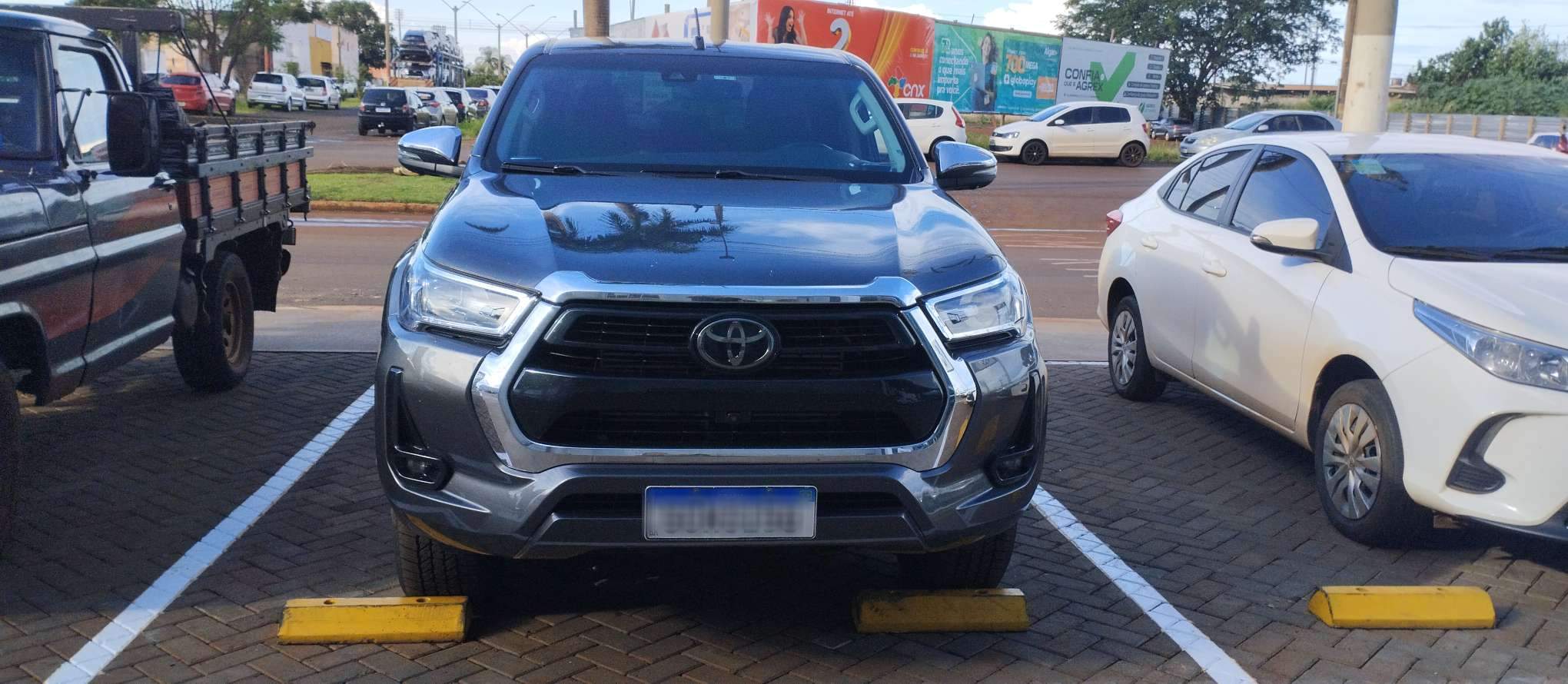 TOYOTA HILUX 2.8 D-4D TURBO DIESEL CD SRX 4X4 AUTOMÁTICO