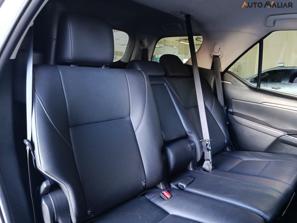 TOYOTA HILUX SW4 2.8 D-4D TURBO DIESEL SRX 7L 4X4 AUTOM&Aacute;TICO