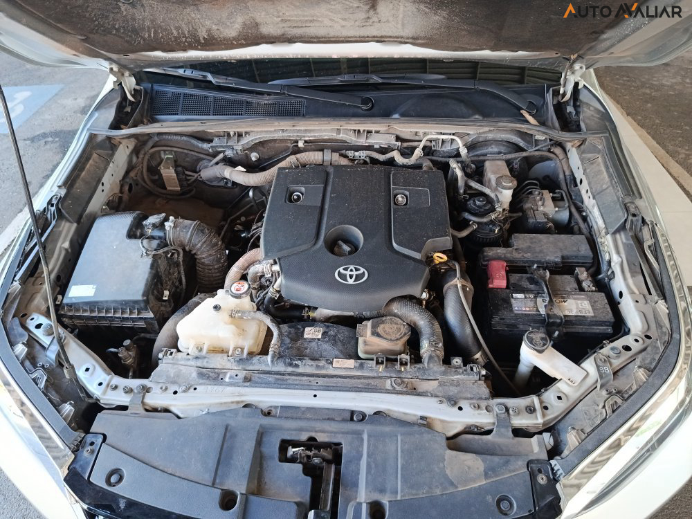 TOYOTA HILUX SW4 2.8 D-4D TURBO DIESEL SRX 7L 4X4 AUTOM&Aacute;TICO