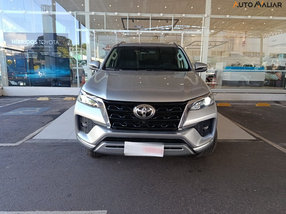 TOYOTA HILUX SW4 2.8 D-4D TURBO DIESEL SRX 7L 4X4 AUTOM&Aacute;TICO