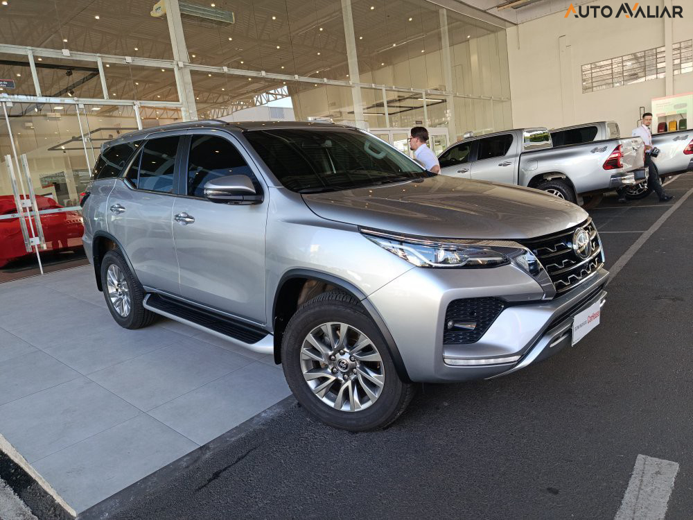 TOYOTA HILUX SW4 2.8 D-4D TURBO DIESEL SRX 7L 4X4 AUTOM&Aacute;TICO