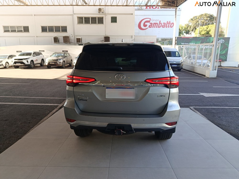 TOYOTA HILUX SW4 2.8 D-4D TURBO DIESEL SRX 7L 4X4 AUTOM&Aacute;TICO