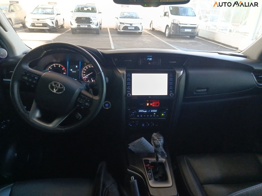 TOYOTA HILUX SW4 2.8 D-4D TURBO DIESEL SRX 7L 4X4 AUTOM&Aacute;TICO