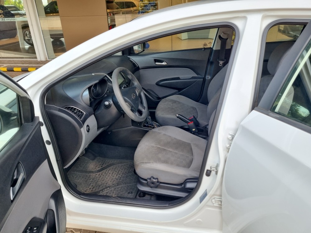 HYUNDAI HB20S 1.6 COMFORT PLUS 16V FLEX 4P AUTOMATICO