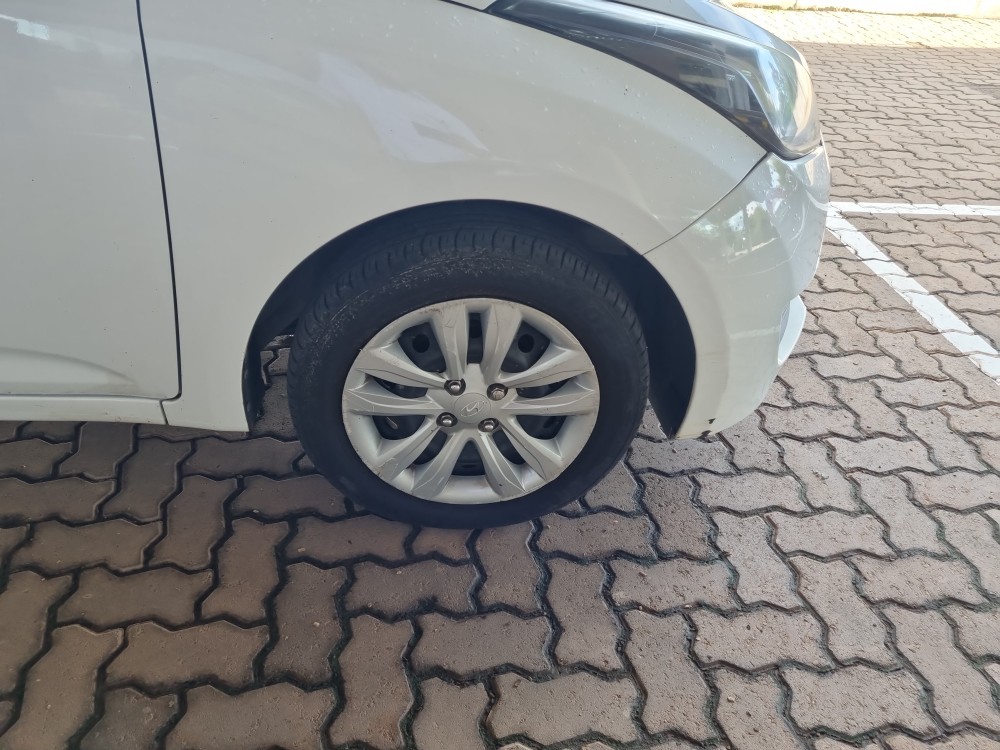 HYUNDAI HB20S 1.6 COMFORT PLUS 16V FLEX 4P AUTOMATICO