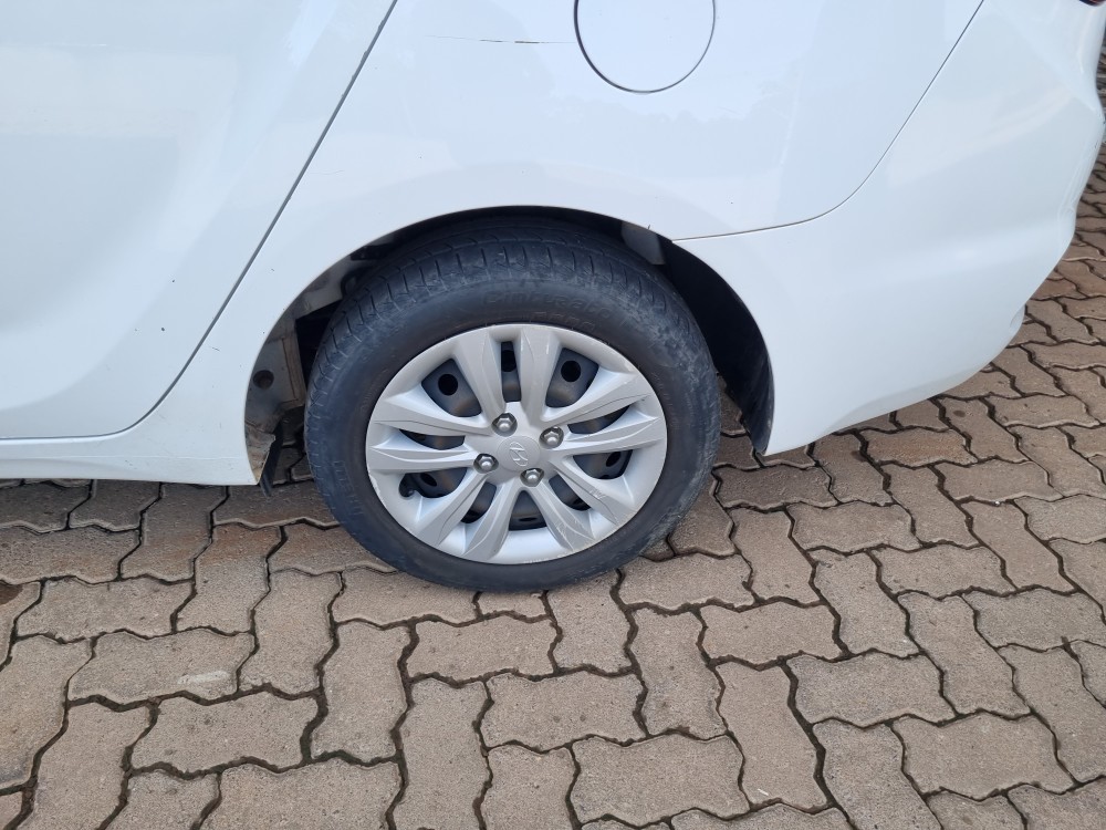 HYUNDAI HB20S 1.6 COMFORT PLUS 16V FLEX 4P AUTOMATICO