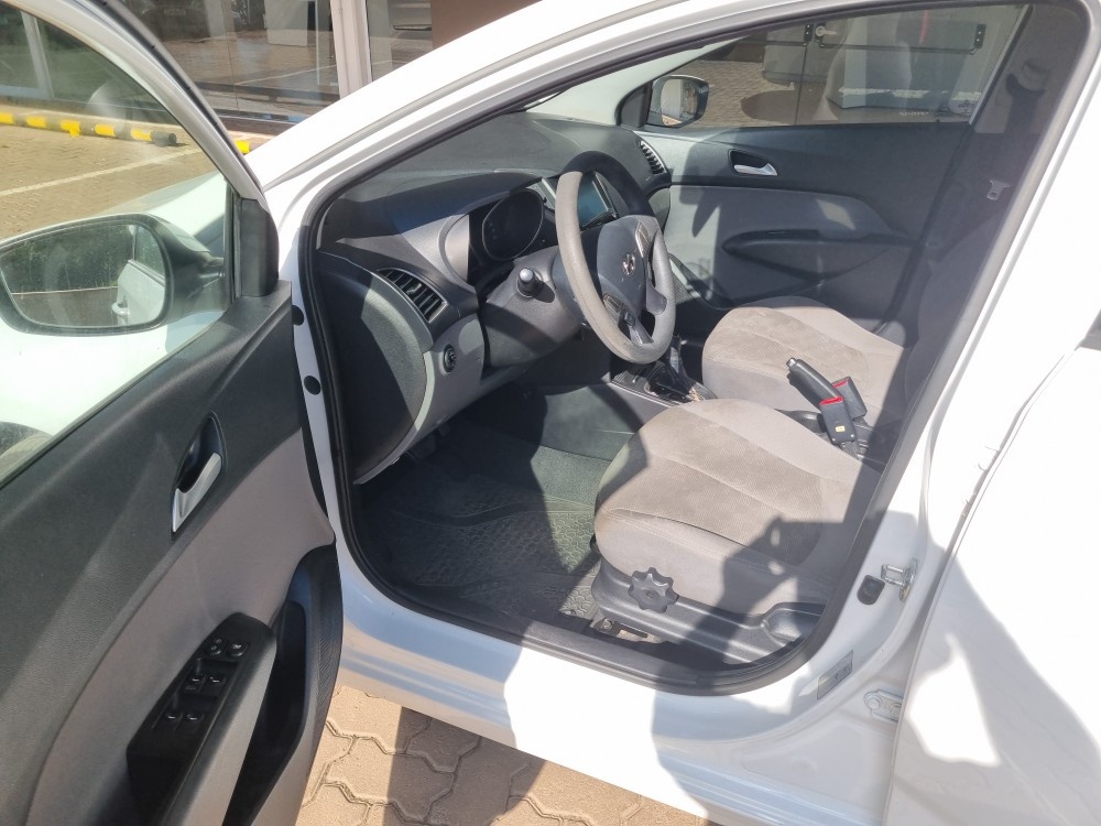 HYUNDAI HB20S 1.6 COMFORT PLUS 16V FLEX 4P AUTOMATICO