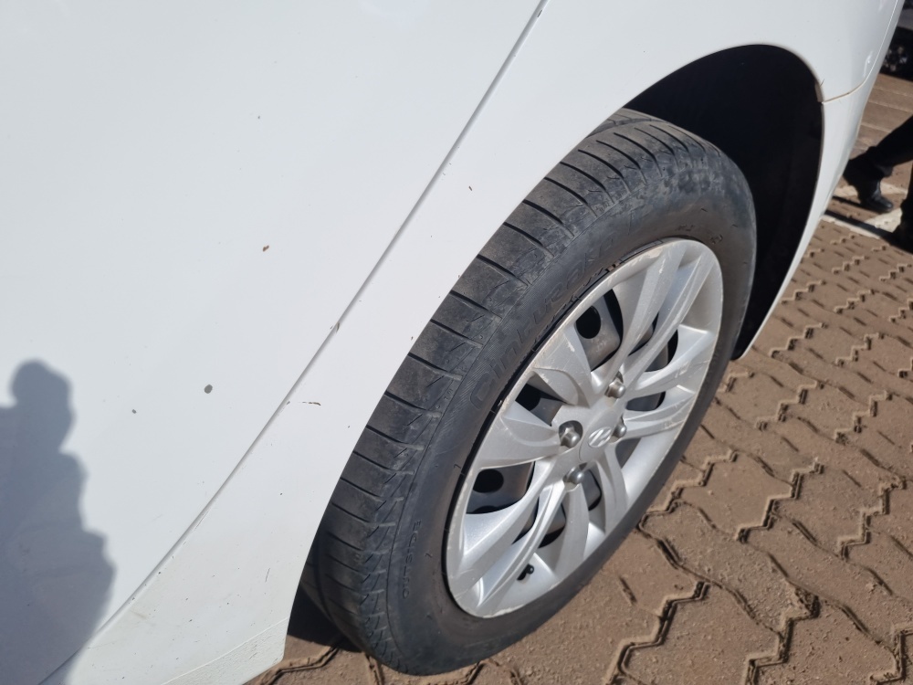 HYUNDAI HB20S 1.6 COMFORT PLUS 16V FLEX 4P AUTOMATICO