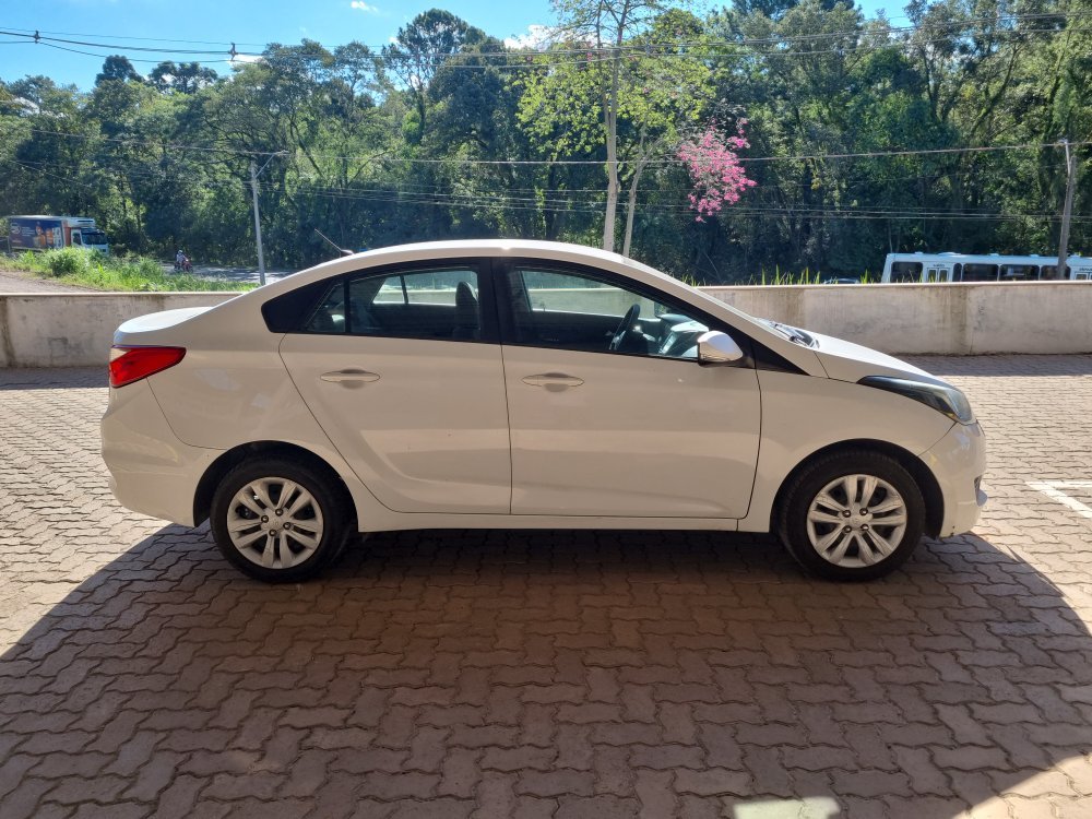 HYUNDAI HB20S 1.6 COMFORT PLUS 16V FLEX 4P AUTOMATICO