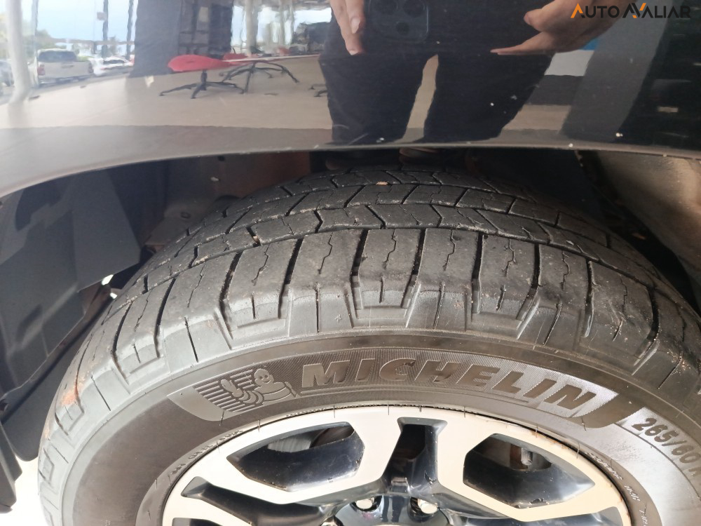 TOYOTA HILUX 2.8 D-4D TURBO DIESEL CD SRX 4X4 AUTOM&Aacute;TICO