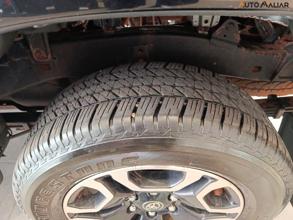 TOYOTA HILUX 2.8 D-4D TURBO DIESEL CD SRX 4X4 AUTOM&Aacute;TICO