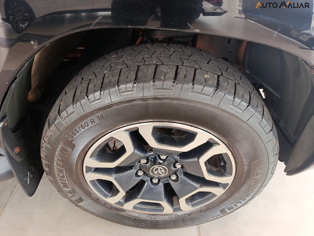 TOYOTA HILUX 2.8 D-4D TURBO DIESEL CD SRX 4X4 AUTOM&Aacute;TICO