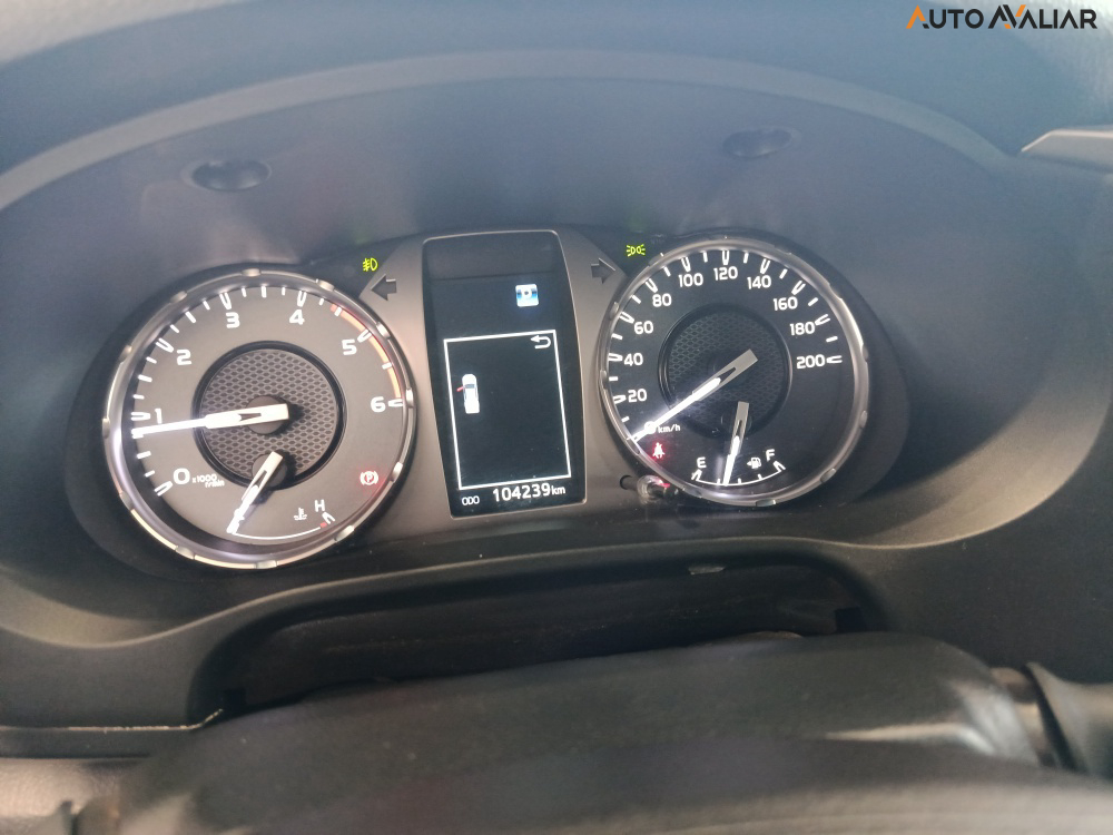 TOYOTA HILUX 2.8 D-4D TURBO DIESEL CD SRX 4X4 AUTOM&Aacute;TICO