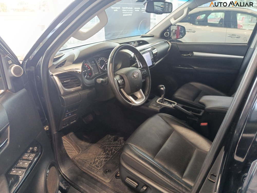 TOYOTA HILUX 2.8 D-4D TURBO DIESEL CD SRX 4X4 AUTOM&Aacute;TICO