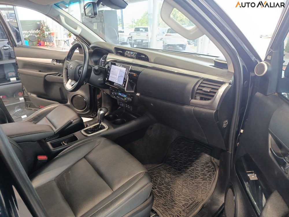 TOYOTA HILUX 2.8 D-4D TURBO DIESEL CD SRX 4X4 AUTOM&Aacute;TICO
