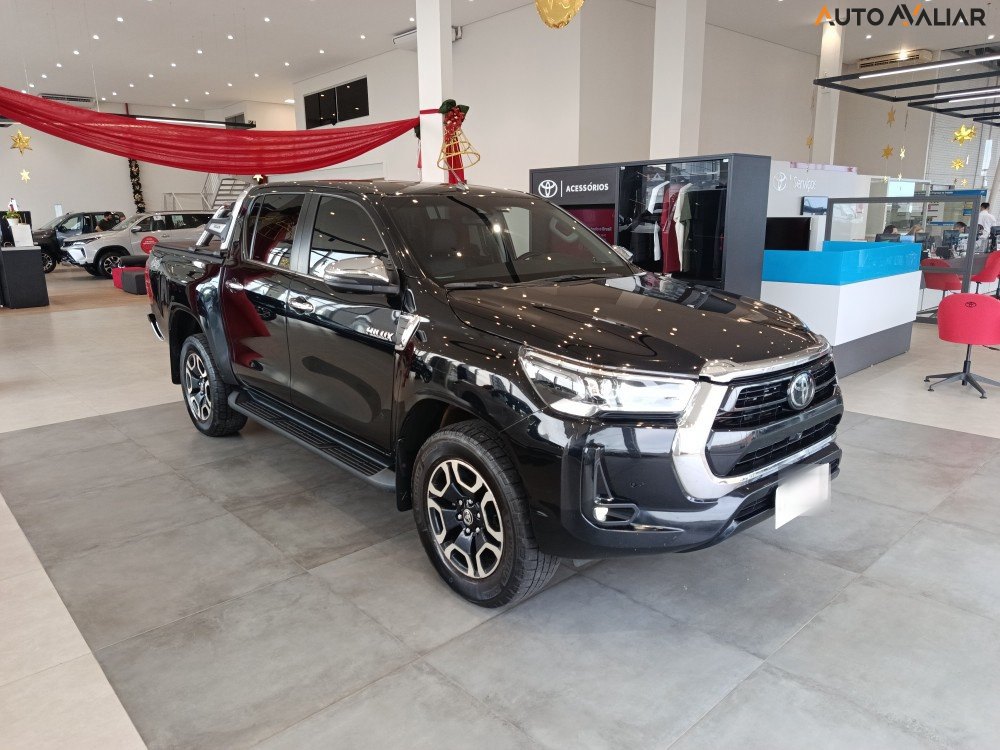 TOYOTA HILUX 2.8 D-4D TURBO DIESEL CD SRX 4X4 AUTOM&Aacute;TICO