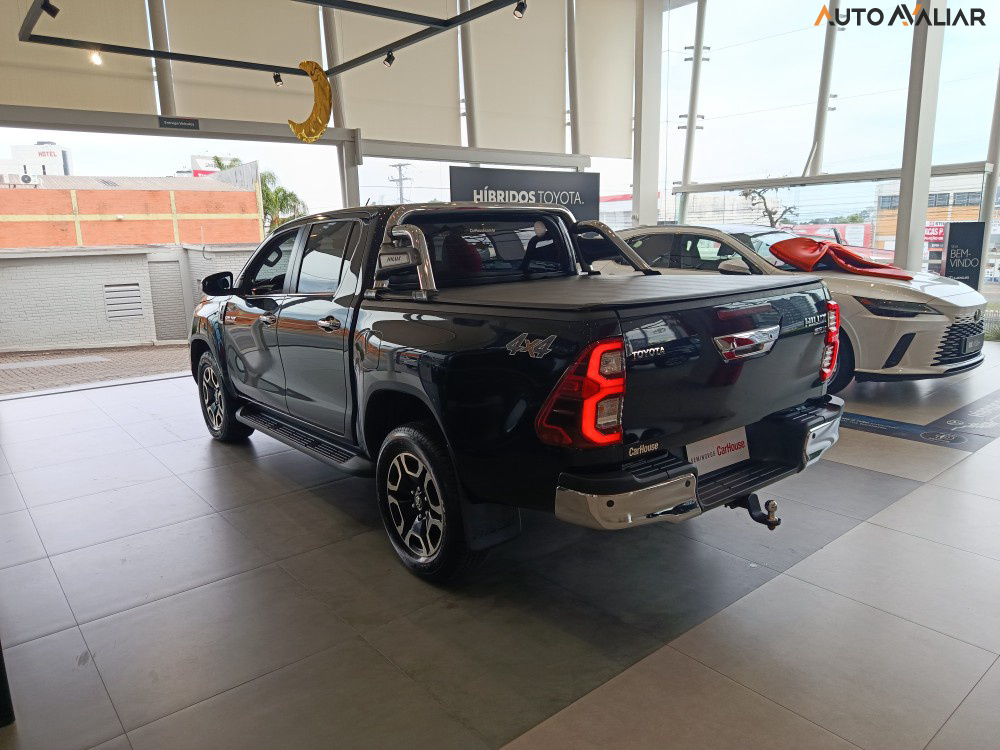 TOYOTA HILUX 2.8 D-4D TURBO DIESEL CD SRX 4X4 AUTOM&Aacute;TICO