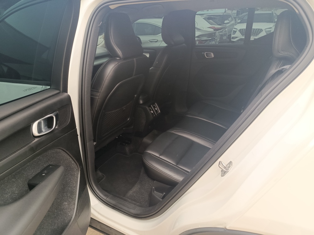 VOLVO XC40 2.0 T5 GASOLINA MOMENTUM AWD GEARTRONIC