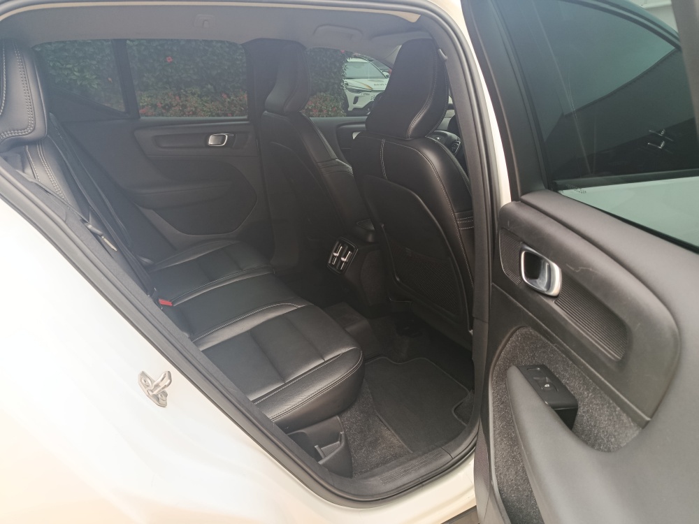 VOLVO XC40 2.0 T5 GASOLINA MOMENTUM AWD GEARTRONIC