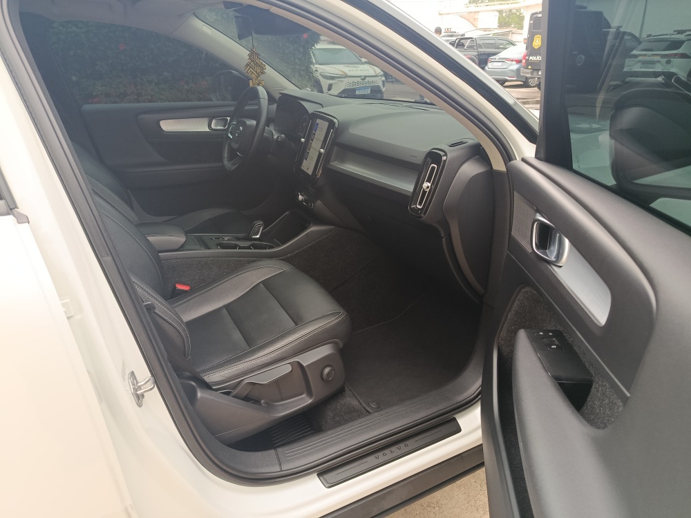 VOLVO XC40 2.0 T5 GASOLINA MOMENTUM AWD GEARTRONIC