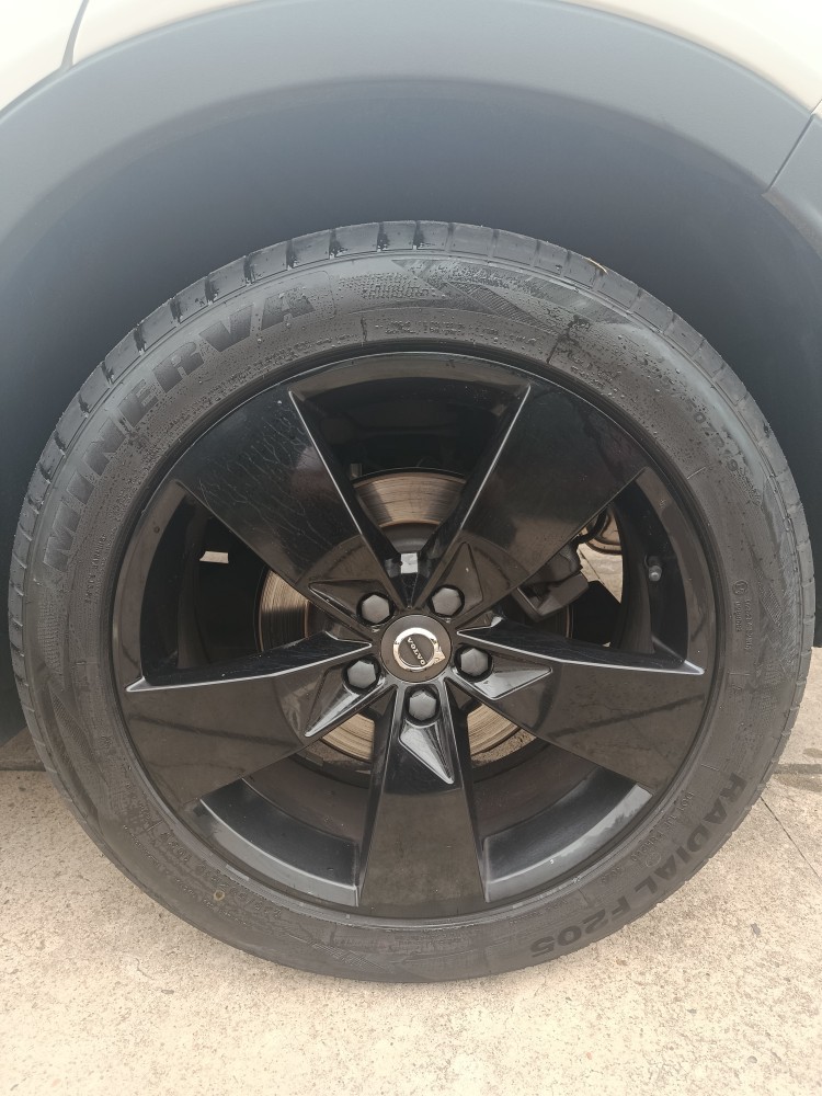 VOLVO XC40 2.0 T5 GASOLINA MOMENTUM AWD GEARTRONIC