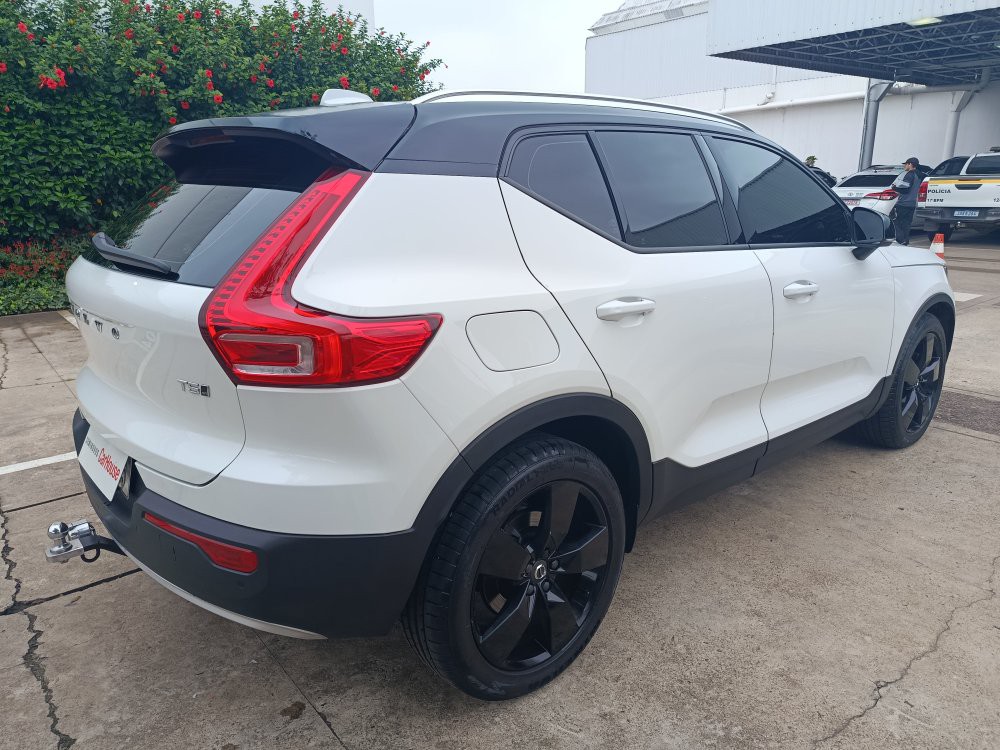 VOLVO XC40 2.0 T5 GASOLINA MOMENTUM AWD GEARTRONIC