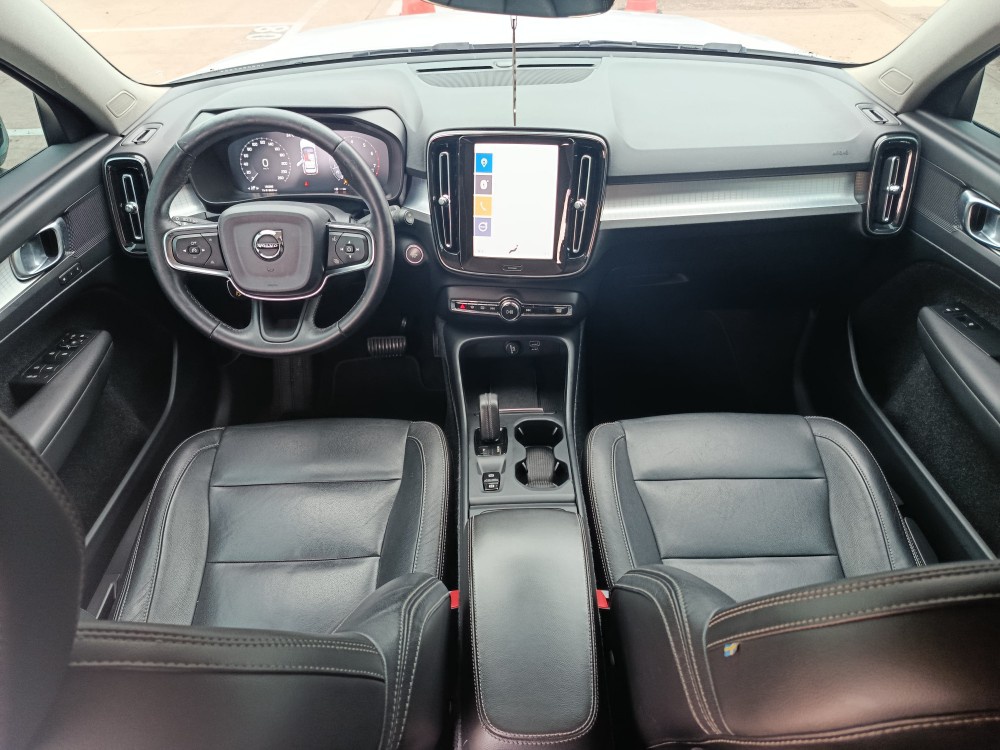 VOLVO XC40 2.0 T5 GASOLINA MOMENTUM AWD GEARTRONIC