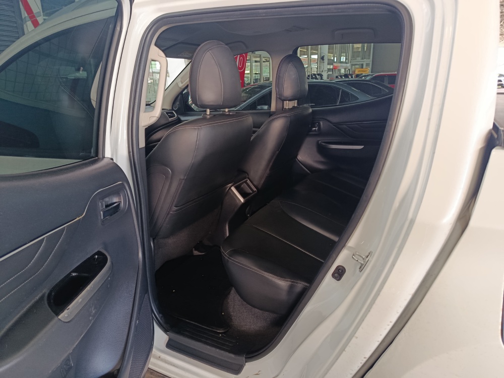 MITSUBISHI L200 TRITON  2.4 16V TURBO DIESEL SPORT HPE-S CD 4P 4X4 AUTOM&Aacute;TICO