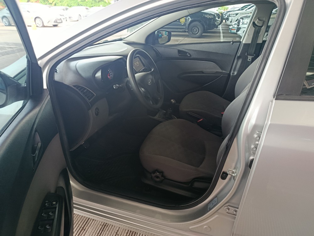 HYUNDAI HB20S 1.0 COMFORT PLUS 12V TURBO FLEX 4P MANUAL