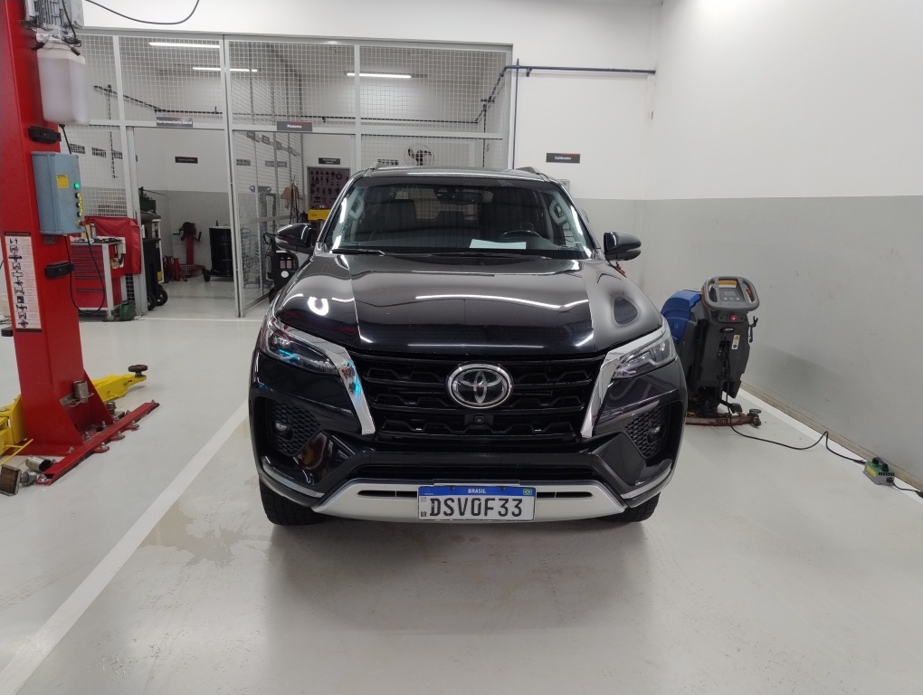 TOYOTA HILUX SW4 2.8 D-4D TURBO DIESEL SRX 4X4 AUTOMÁTICO