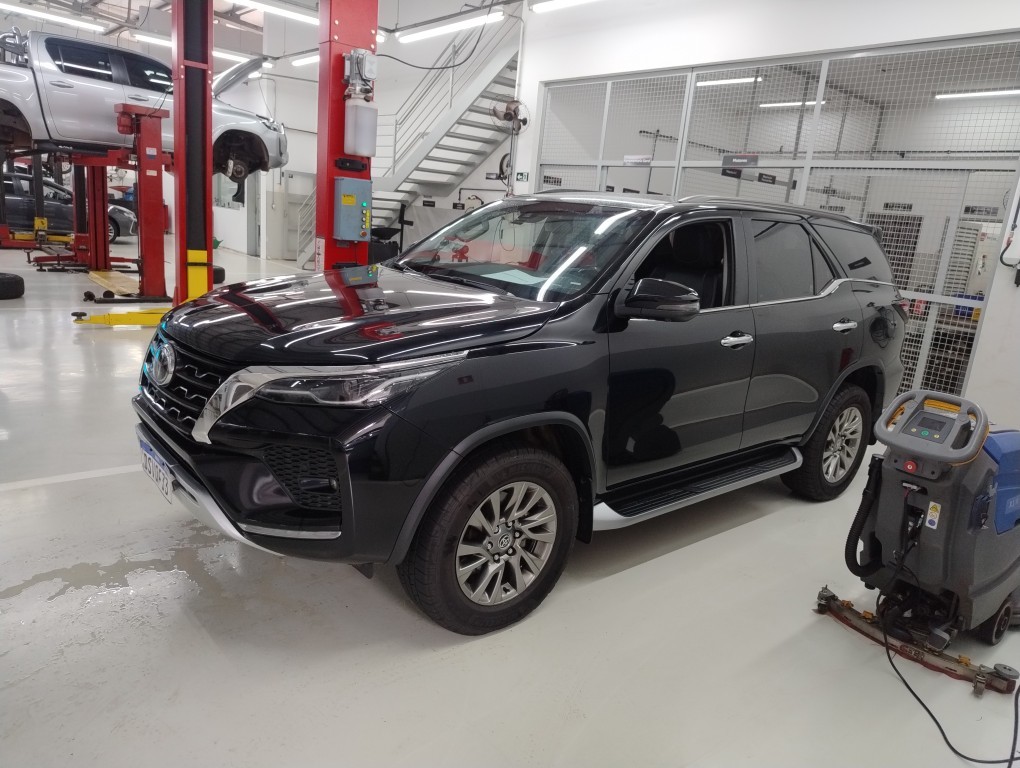 TOYOTA HILUX SW4 2.8 D-4D TURBO DIESEL SRX 4X4 AUTOM&Aacute;TICO