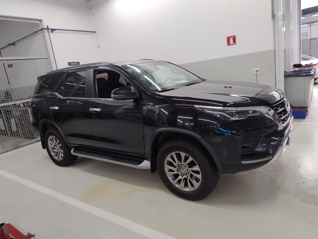 TOYOTA HILUX SW4 2.8 D-4D TURBO DIESEL SRX 4X4 AUTOM&Aacute;TICO