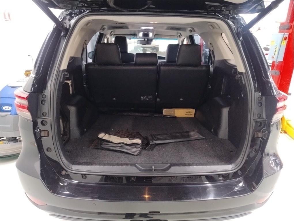 TOYOTA HILUX SW4 2.8 D-4D TURBO DIESEL SRX 4X4 AUTOM&Aacute;TICO