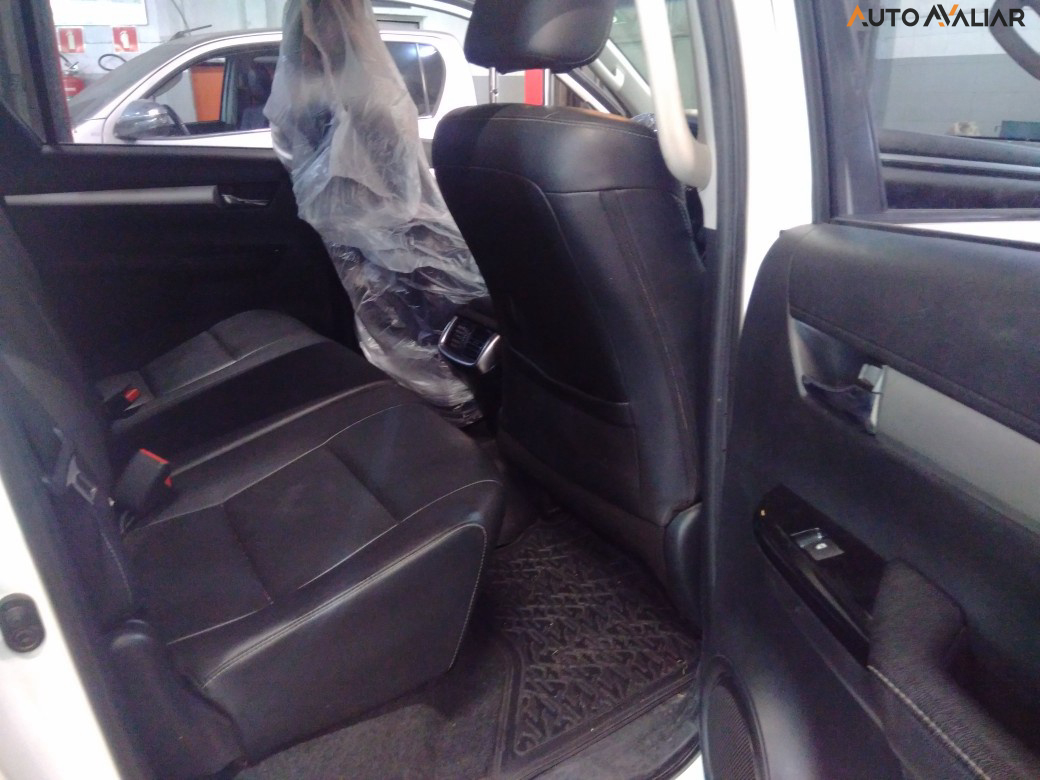 TOYOTA HILUX 2.8  TURBO DIESEL CD SRV 4X4 AUTOM&Aacute;TICO