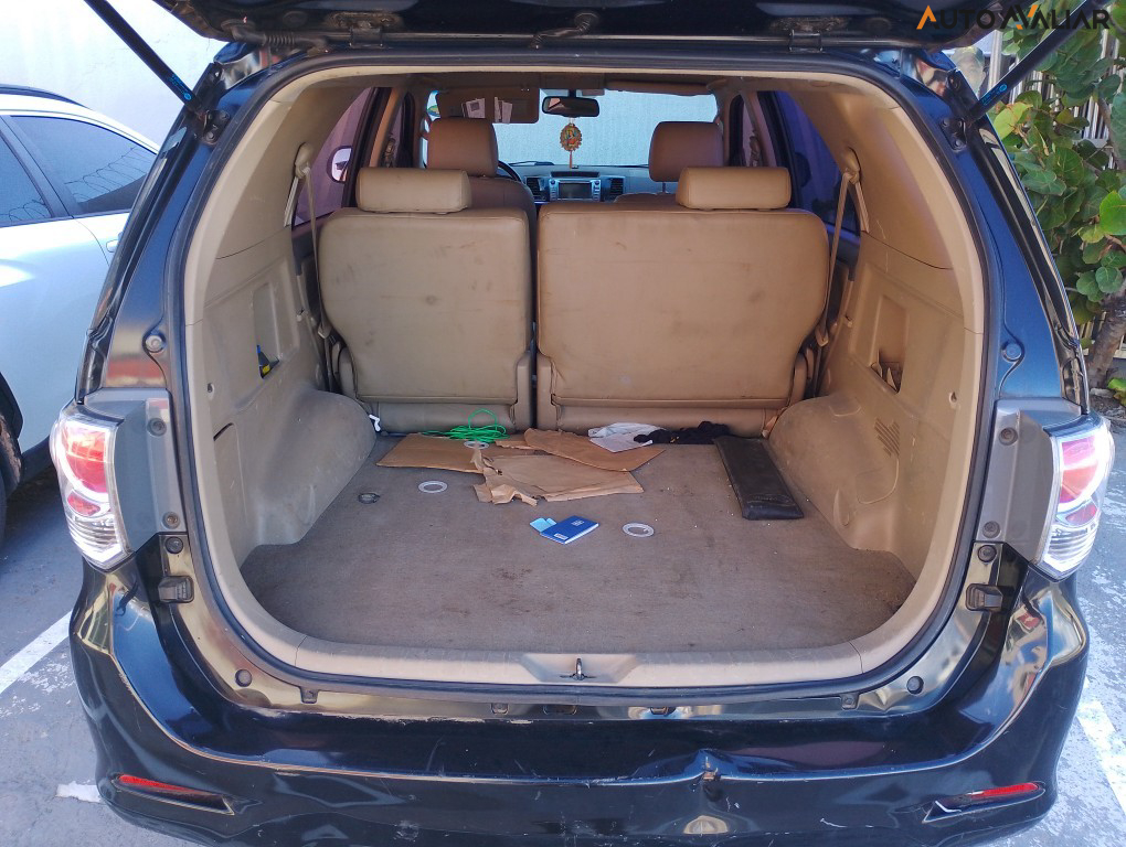 TOYOTA HILUX SW4 3.0 SRV 4X4 16V TURBO INTERCOOLER DIESEL 4P MANUAL