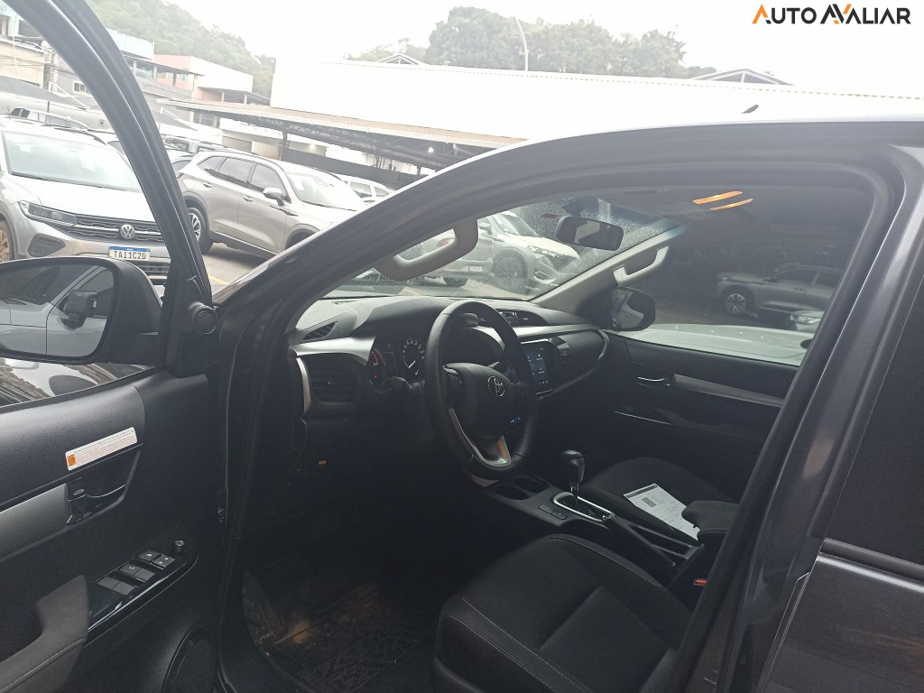 TOYOTA HILUX 2.8 D-4D TURBO DIESEL CD SR 4X4 AUTOM&Aacute;TICA