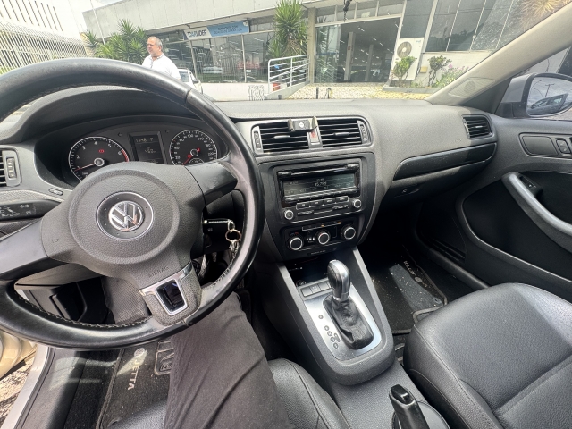 VOLKSWAGEN JETTA 2.0 COMFORTLINE FLEX 4P TIPTRONIC