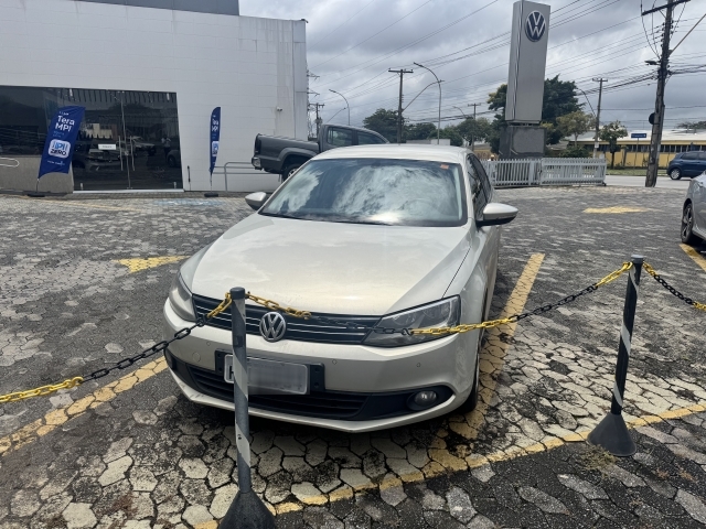 VOLKSWAGEN JETTA 2.0 COMFORTLINE FLEX 4P TIPTRONIC