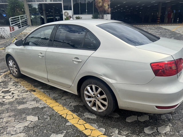 VOLKSWAGEN JETTA 2.0 COMFORTLINE FLEX 4P TIPTRONIC