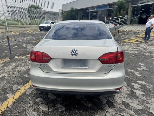 VOLKSWAGEN JETTA 2.0 COMFORTLINE FLEX 4P TIPTRONIC