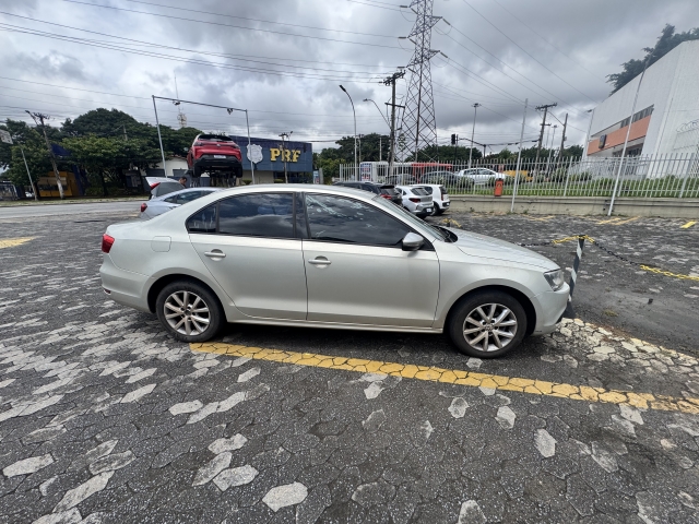 VOLKSWAGEN JETTA 2.0 COMFORTLINE FLEX 4P TIPTRONIC